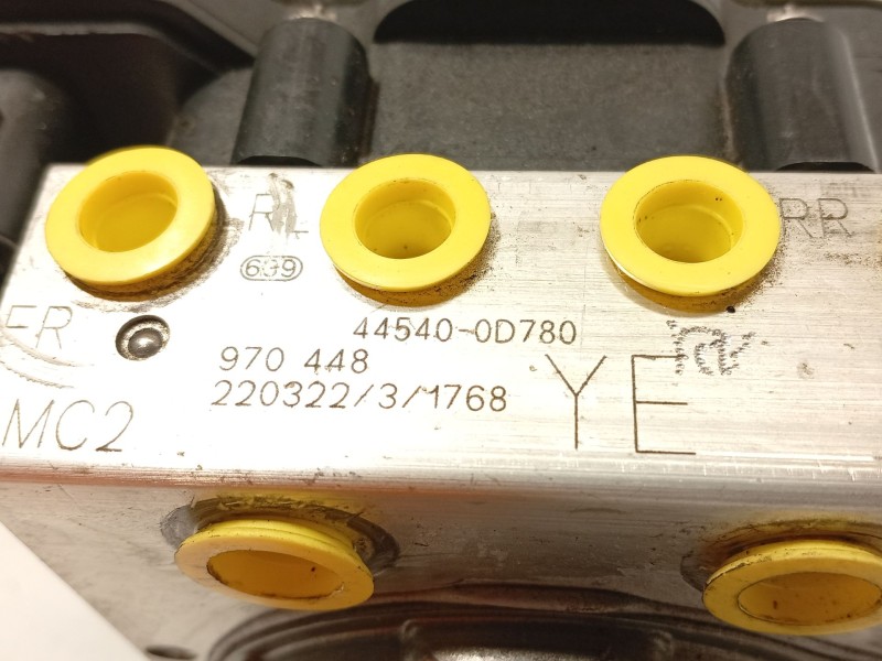 Recambio de abs para toyota yaris (_p21_, _pa1_, _ph1_) 1.5 hybrid (mxph10) referencia OEM IAM 445400D780 0265957151 970448