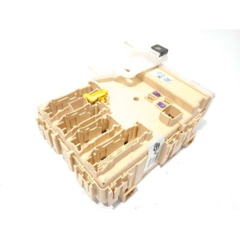 Recambio de caja reles / fusibles para toyota auris touring sports (e18) 1.6 16v cat referencia OEM IAM 8273012X70A  