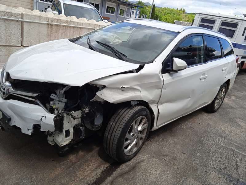 TOYOTA AURIS TOURING SPORTS (E18)