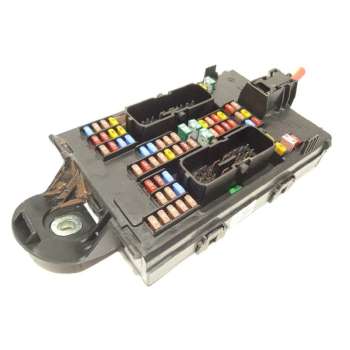 CAJA RELES / FUSIBLES 31682732 32209198