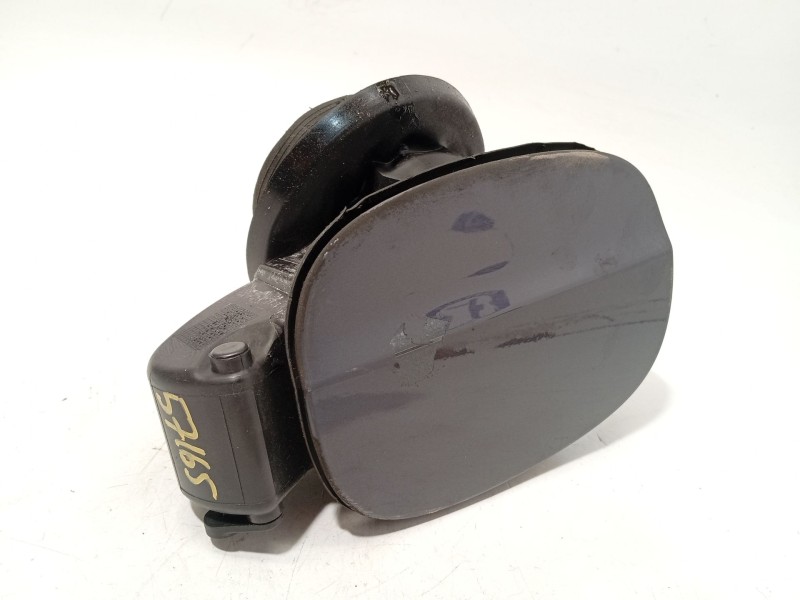 TAPA EXTERIOR COMBUSTIBLE 1377501 6M21R405A02BAXWAA 