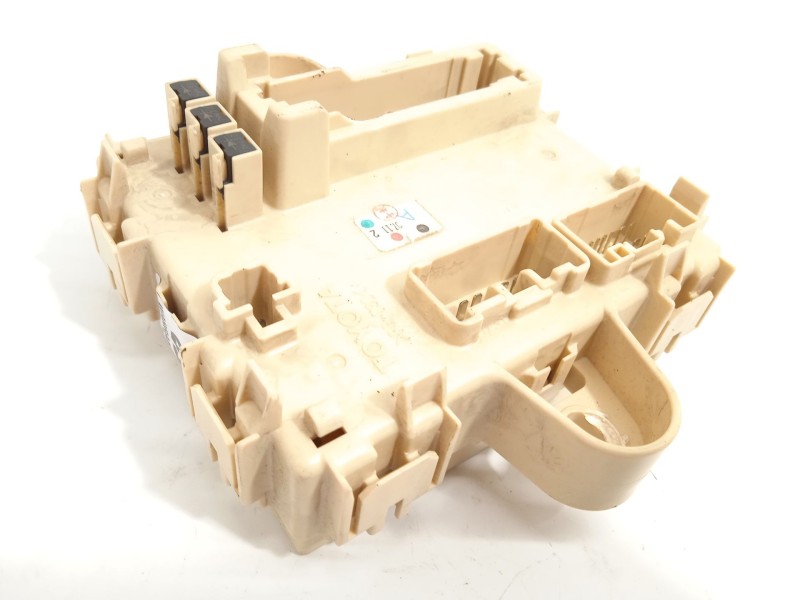 CAJA RELES / FUSIBLES 8267048060 