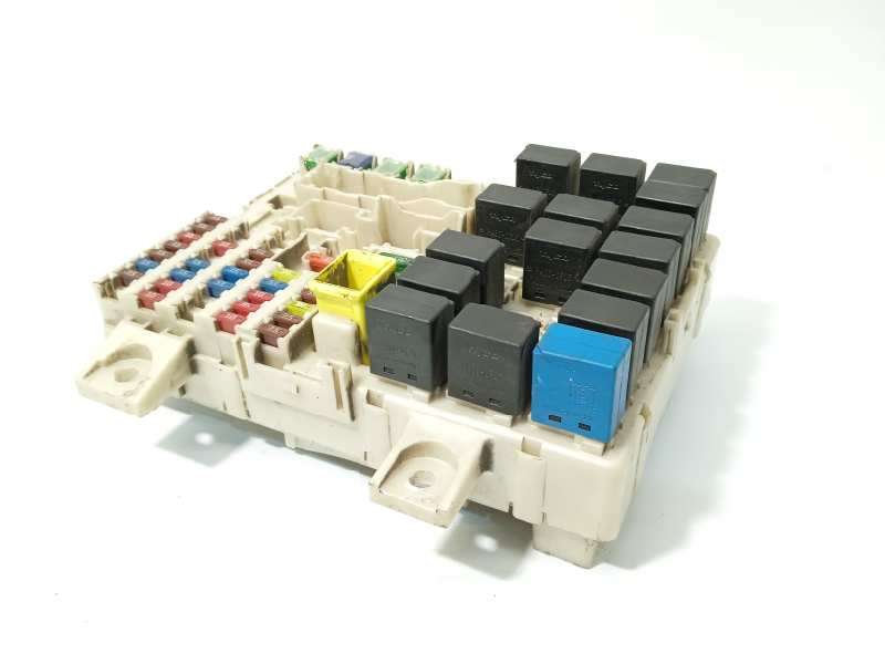 CAJA RELES / FUSIBLES 8565A174 