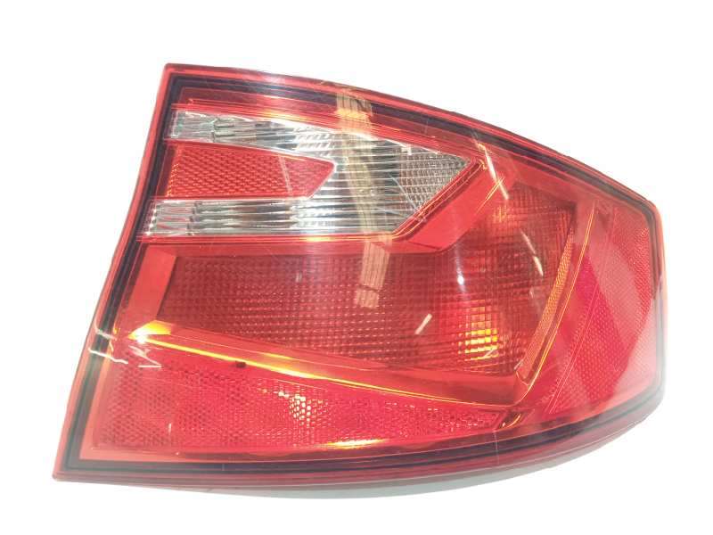 PILOTO TRASERO DERECHO 6JH945096D 