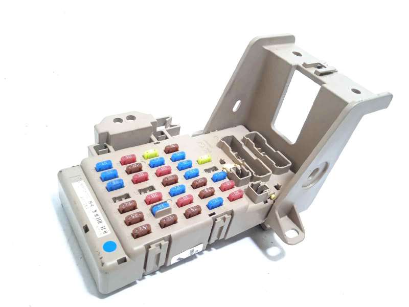 CAJA RELES / FUSIBLES 82201FJ110 