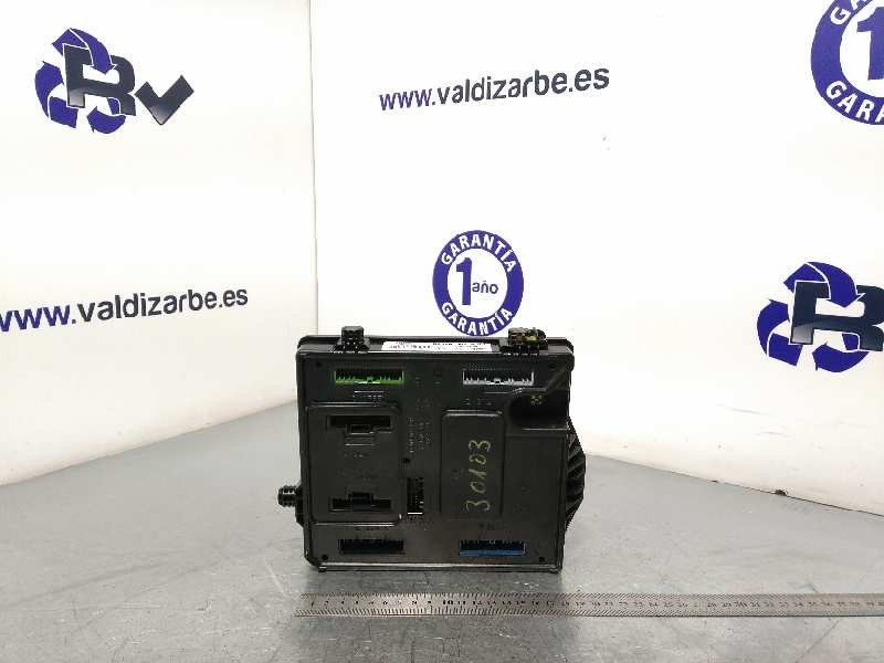 CAJA RELES / FUSIBLES 284B12249R S180180060