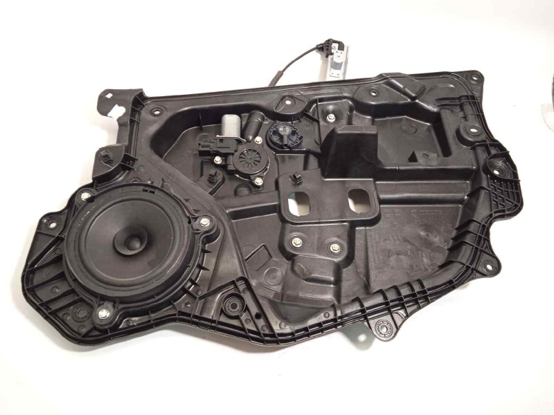 ELEVALUNAS DELANTERO DERECHO KB7W5897XA 