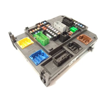 CAJA RELES / FUSIBLES 9806687880 1610807680 