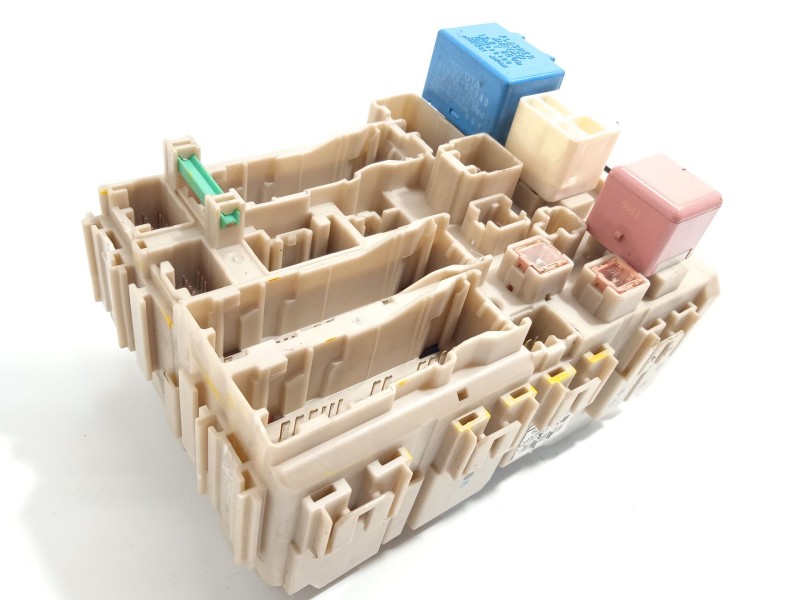 CAJA RELES / FUSIBLES 8273002J71 