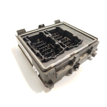 CAJA RELES / FUSIBLES L1BT14D068GAC 2523131 