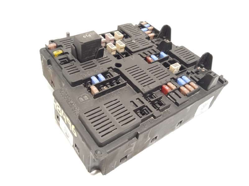 CAJA RELES / FUSIBLES 32212299 31473772