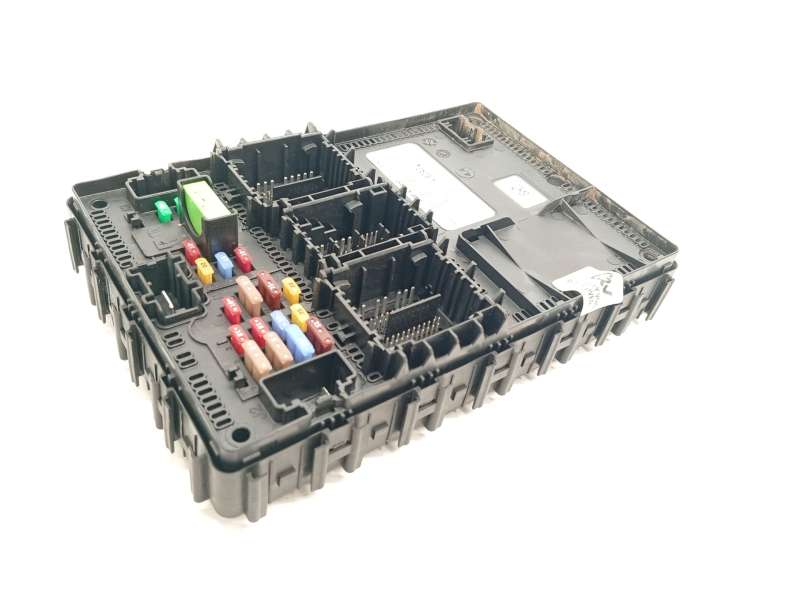 CAJA RELES / FUSIBLES NU5T15604ECAG F005V04280