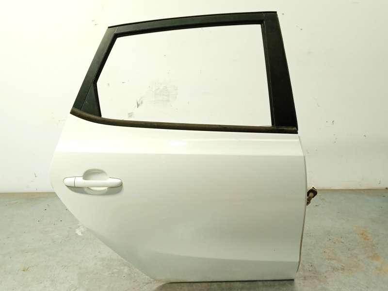 PUERTA TRASERA DERECHA 770042R010 