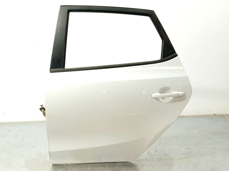 PUERTA TRASERA IZQUIERDA 770032R010 