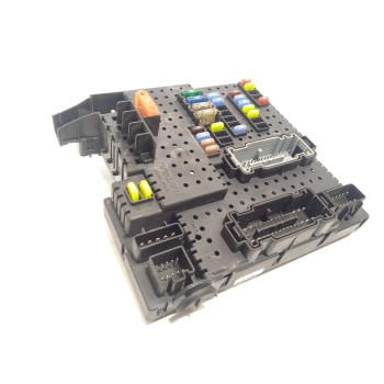 CAJA RELES / FUSIBLES 30728512 28017881