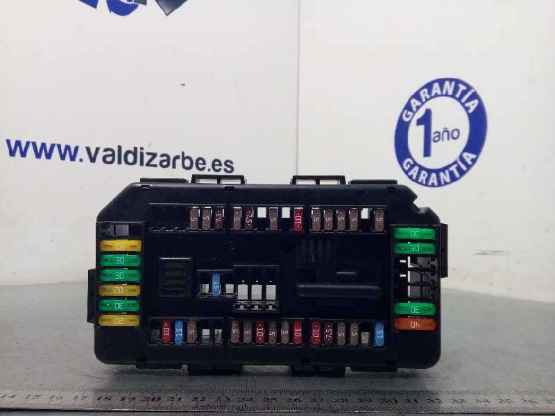 CAJA RELES / FUSIBLES 61149389068 