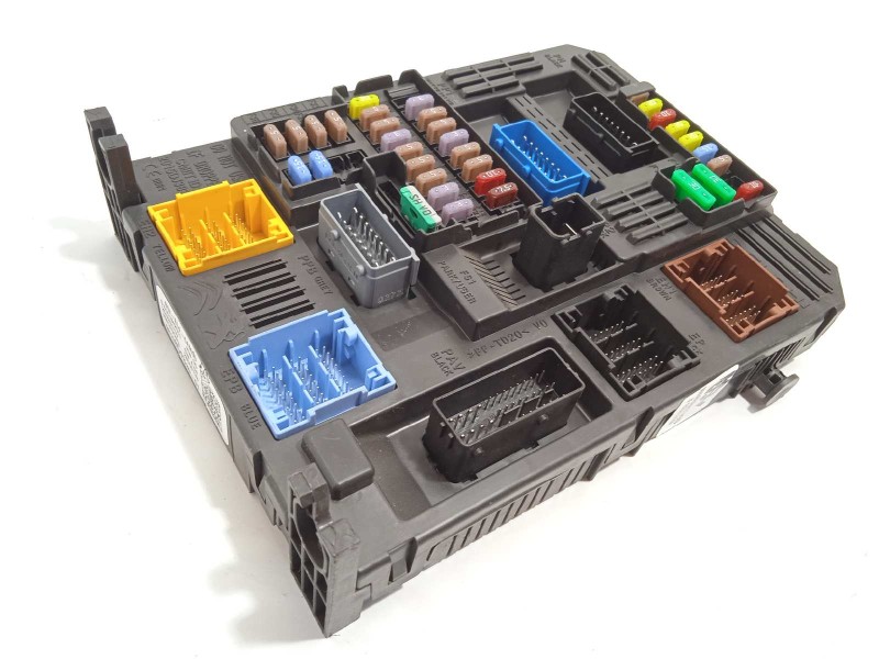 CAJA RELES / FUSIBLES 9819851380 28550133 1663368880