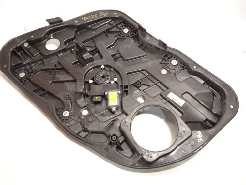 ELEVALUNAS DELANTERO DERECHO 824603Z010 813203Z020