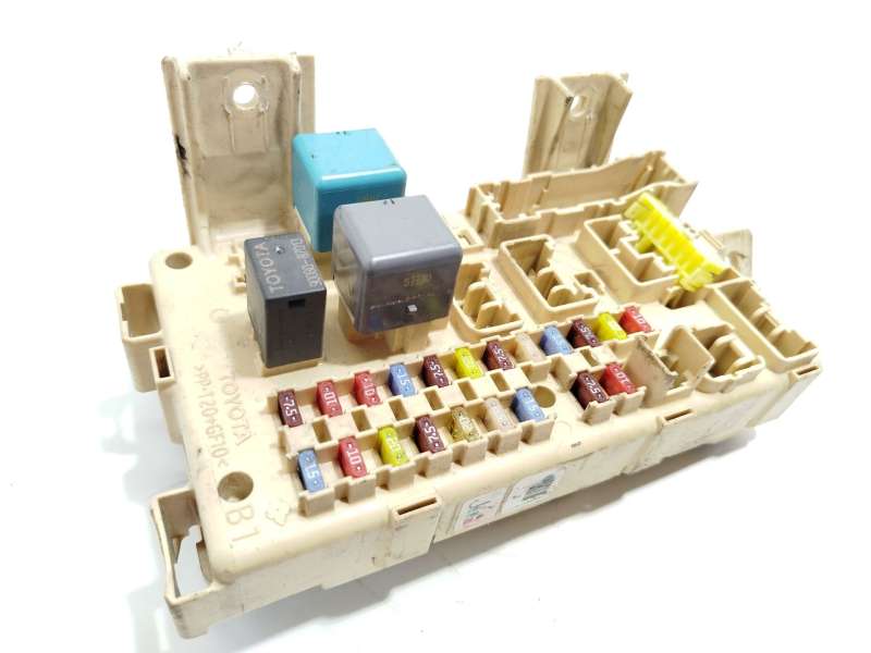 CAJA RELES / FUSIBLES 8264105020A 