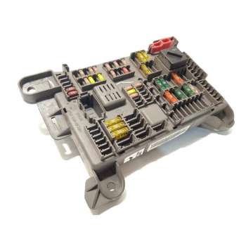 CAJA RELES / FUSIBLES 6931687 61146931687