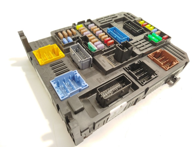 CAJA RELES / FUSIBLES 9832880280 1681050580 28709099