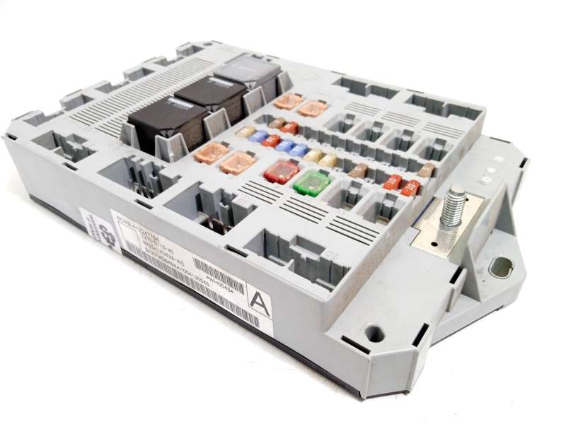 CAJA RELES / FUSIBLES 9X2314D628AC C2Z14456 7370011040