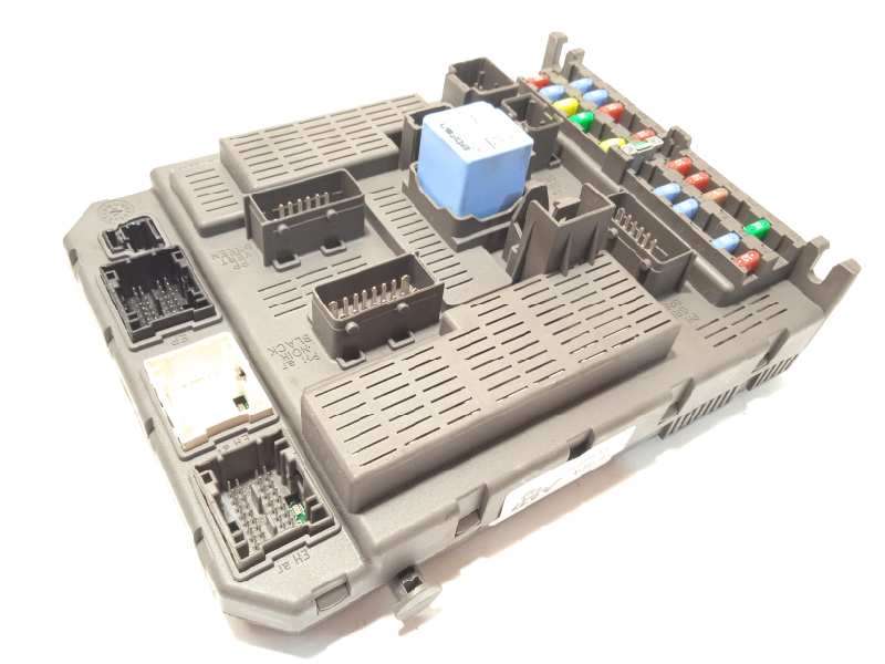 Recambio de caja reles / fusibles para peugeot 807 sr pack referencia OEM IAM 1400310680 - Gris 4