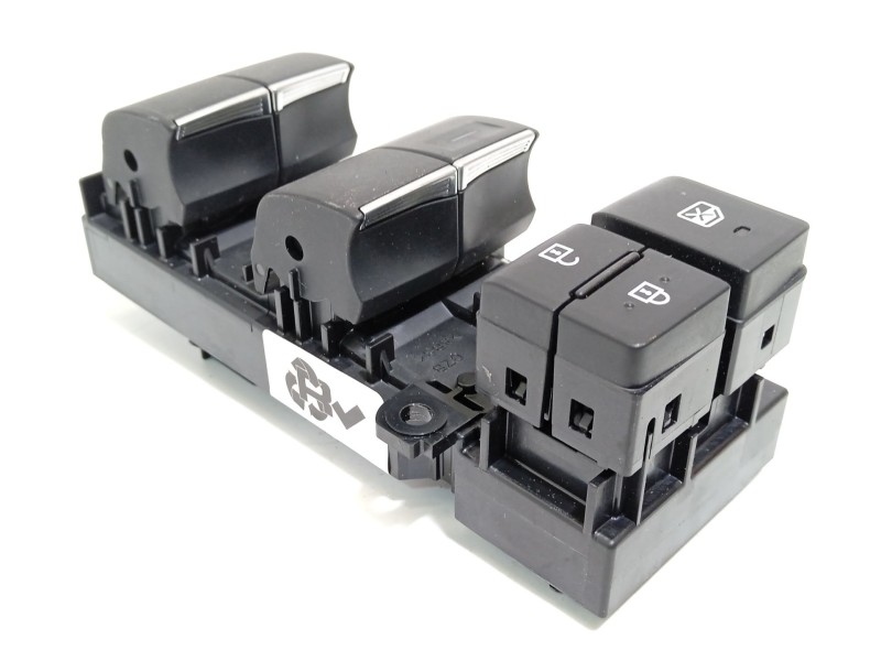 MANDO ELEVALUNAS DELANTERO IZQUIERDO 8404002490 