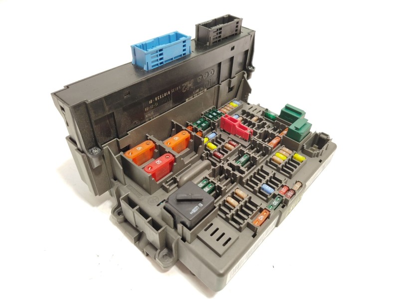 CAJA RELES / FUSIBLES 61149119446 61359187539 
