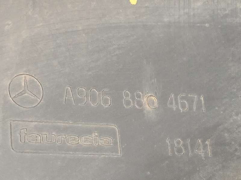 Recambio de puntera paragolpes trasera derecha para volkswagen crafter combi (2e) combi 30 referencia OEM IAM A9068804671  2E180 6