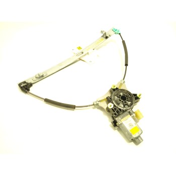 ELEVALUNAS DELANTERO DERECHO 82460H8000 