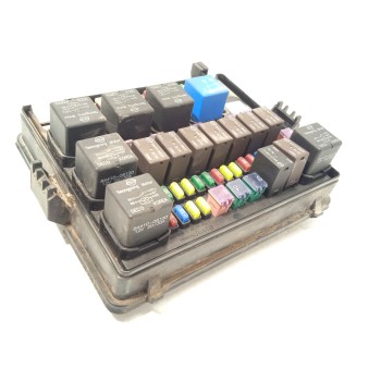 CAJA RELES / FUSIBLES Y250P03 8231008C50 