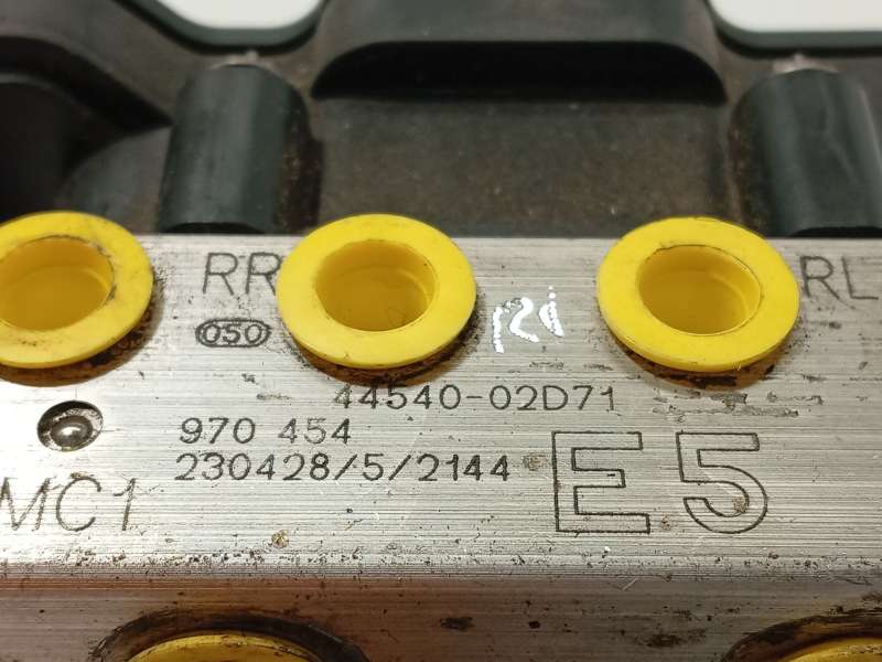 Recambio de abs para toyota corolla sedán (_e21_) 1.8 vvti hybrid (zwe211, mzea12) referencia OEM IAM 4454002D71 0265957117 9704 7