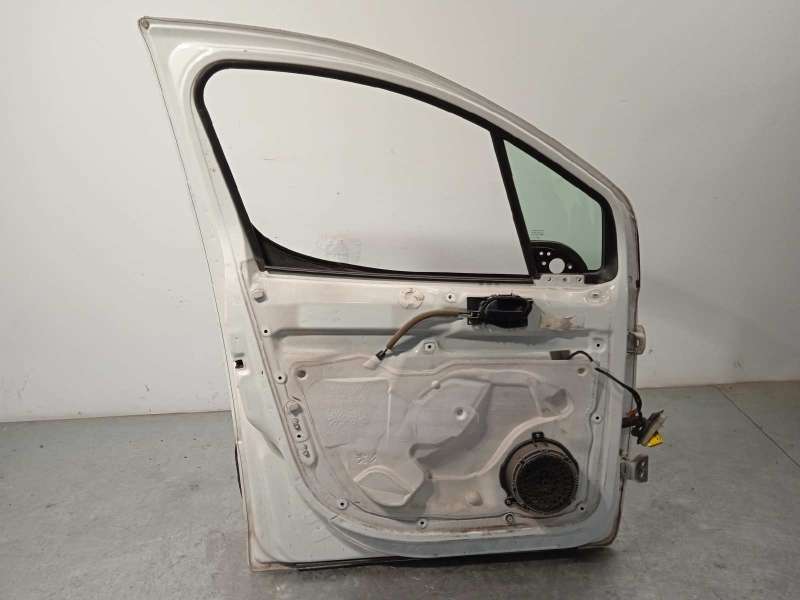 Recambio de puerta delantera izquierda para peugeot partner kasten confort l1 referencia OEM IAM 9002Z3 - Blanco 4