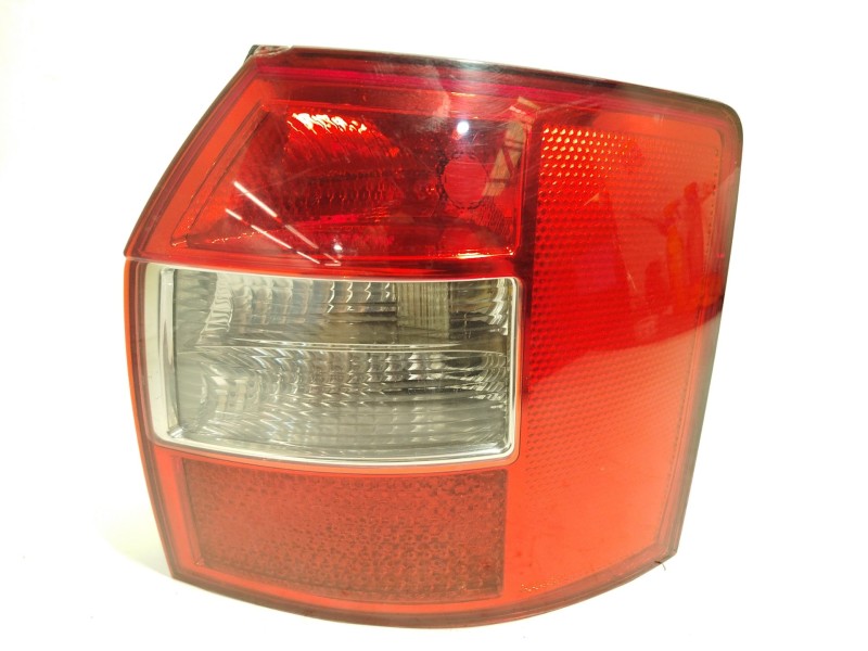 PILOTO TRASERO DERECHO 8E9945096 