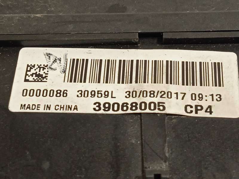 Recambio de caja reles / fusibles para opel corsa e 1.4 referencia OEM IAM 39068005 - Blanco 3