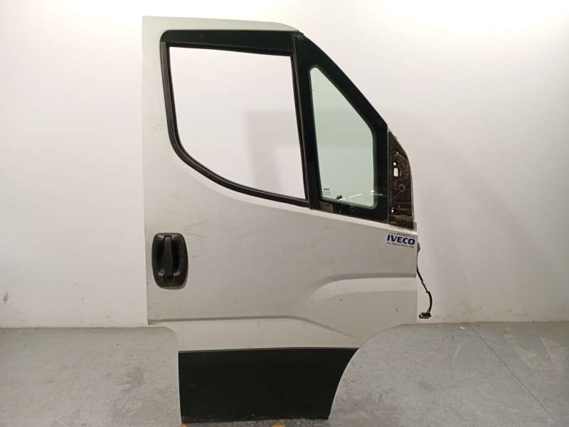 PUERTA DELANTERA DERECHA 5801519999 