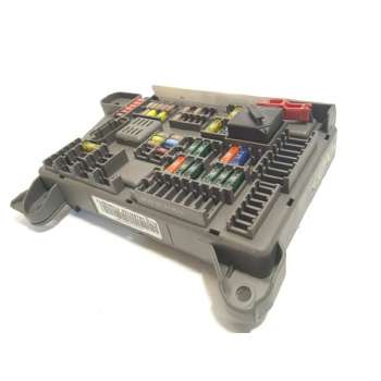 CAJA RELES / FUSIBLES 6931687 61146931687