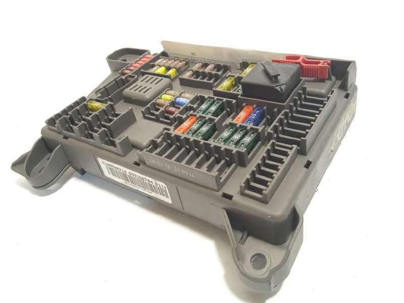 CAJA RELES / FUSIBLES 6931687 61146931687