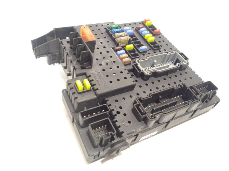 CAJA RELES / FUSIBLES 30728512 28017881