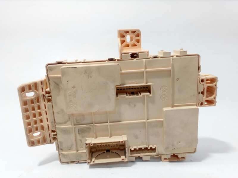Recambio de caja reles / fusibles para kia cee'd (jd) 1.6 crdi 136 referencia OEM IAM 91950A2130 - Blanco 2