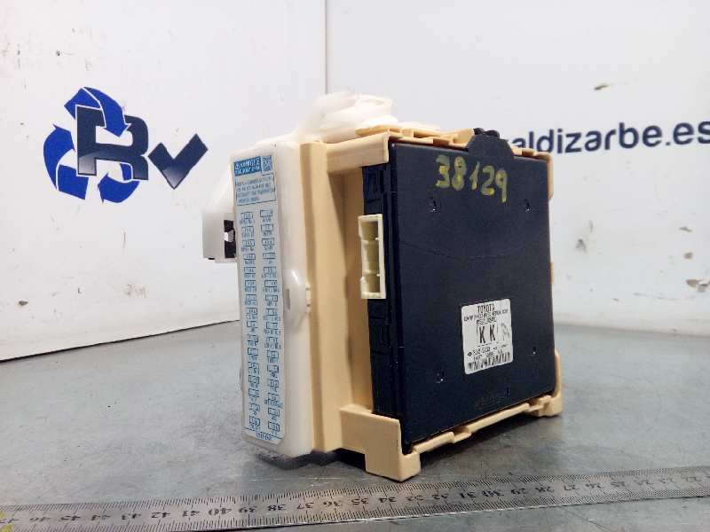 Recambio de caja reles / fusibles para toyota auris 1.6 d-4d cat referencia OEM IAM 8273012X80 - Blanco 2