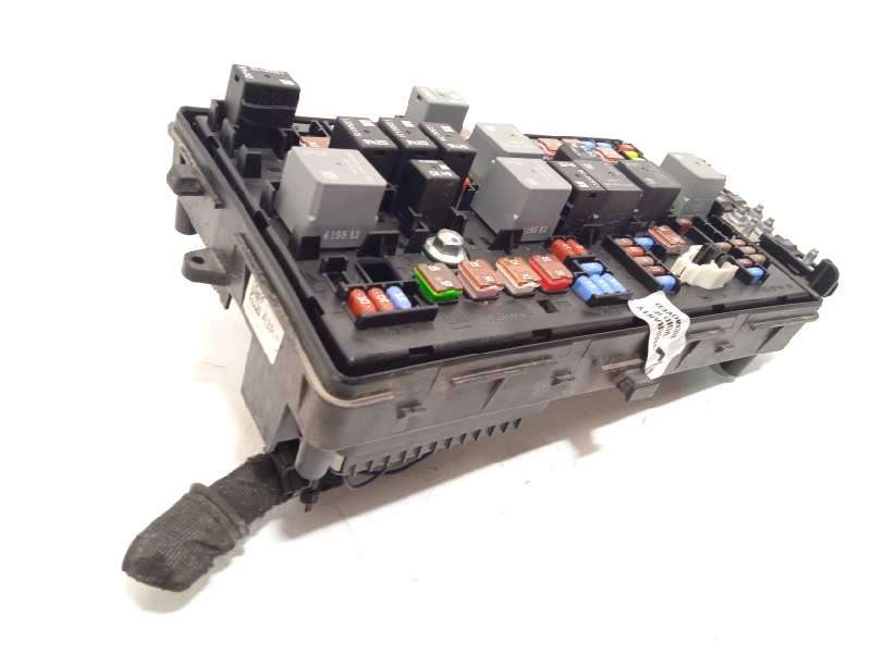 Recambio de caja reles / fusibles para opel insignia sports tourer 2.0 cdti referencia OEM IAM 22933569 - Negro 2