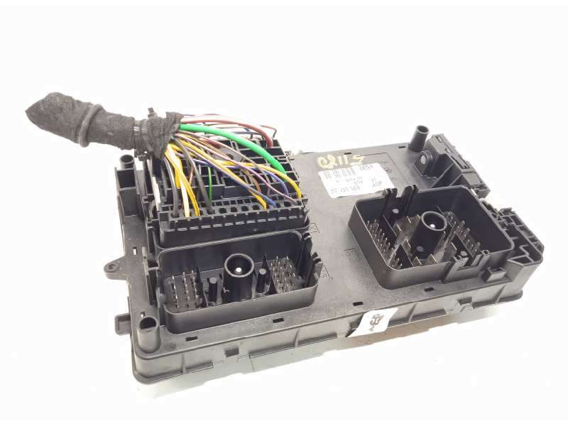 Recambio de caja reles / fusibles para opel insignia sports tourer 2.0 cdti referencia OEM IAM 22933569 - Negro 3
