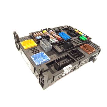 CAJA RELES / FUSIBLES 9832880680 1675487080 28719719