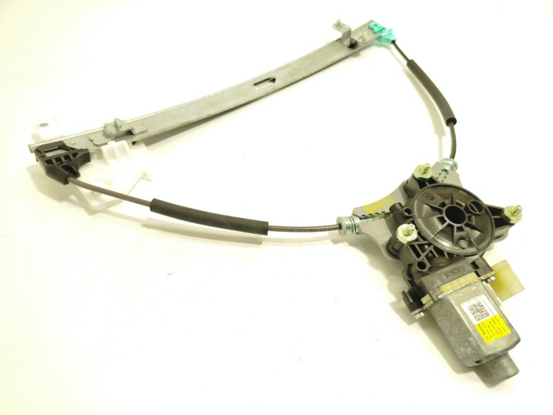 ELEVALUNAS DELANTERO DERECHO 82460H8000 