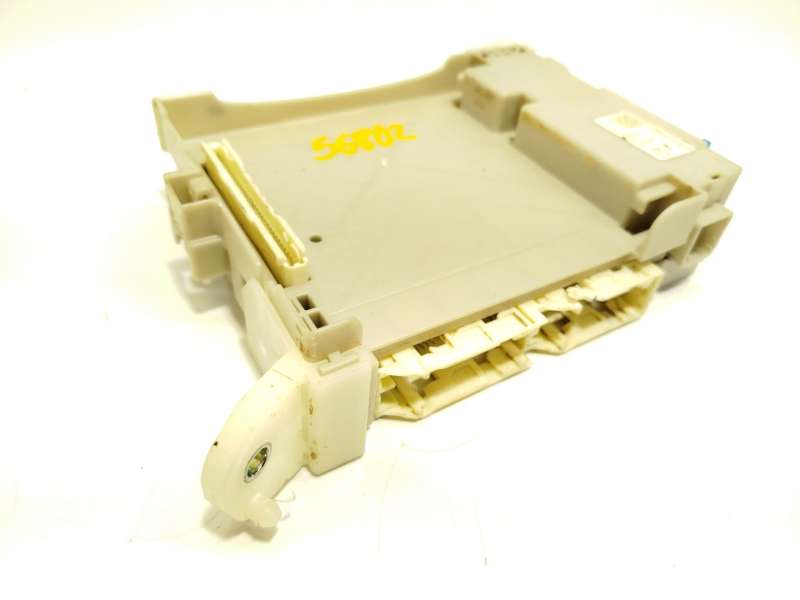Recambio de caja reles / fusibles para toyota land cruiser prado (_j15_) 3.0 d-4d (kdj155_, kdj150_) referencia OEM IAM 82730601 - Blanco 2