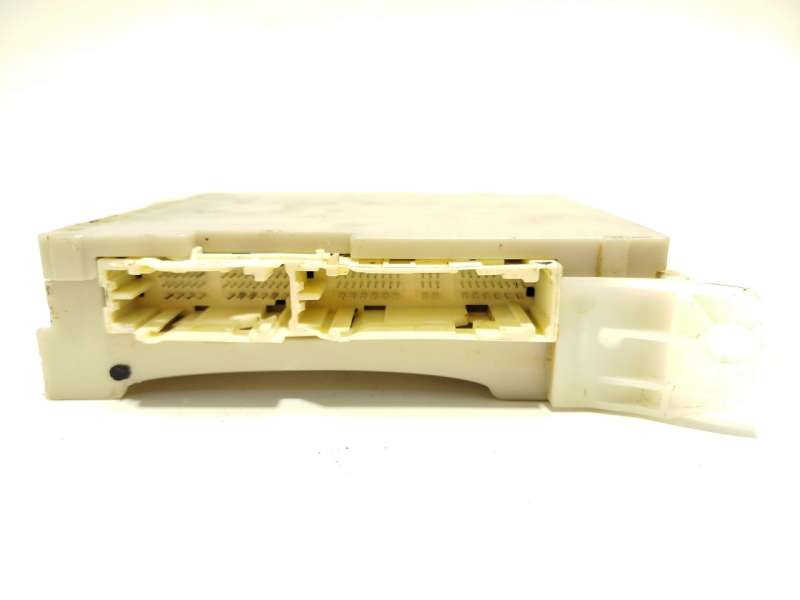 Recambio de caja reles / fusibles para toyota land cruiser prado (_j15_) 3.0 d-4d (kdj155_, kdj150_) referencia OEM IAM 82730601 - Blanco 4