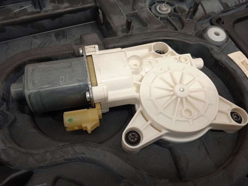 Recambio de elevalunas trasero izquierdo para chrysler grand voyager v (rt) 2.8 crd referencia OEM IAM 68030719AA K68030719AA 4
