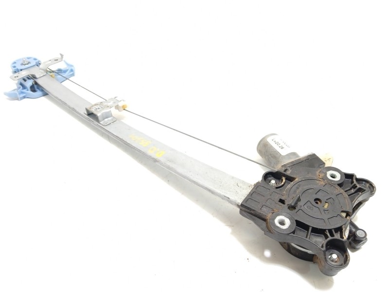 ELEVALUNAS DELANTERO DERECHO 8346052R00 2621006180